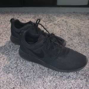 Women’s Black Nike Roshe
